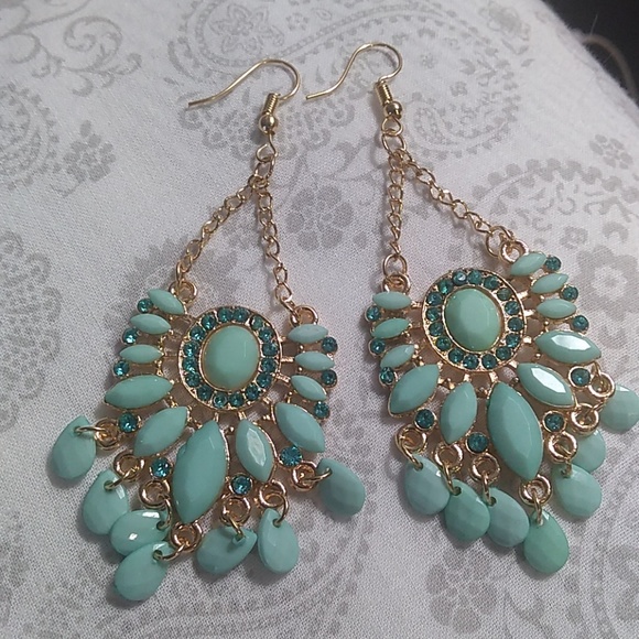 ❤️❤️❤️BNWT CHANDELIER DROP EARRINGS ❤️❤️ - Picture 5 of 5